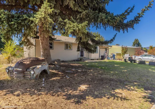 Photo 2 of Sale Pending at 105 N Holiday Rd, Spokane Valley, WA 99016 | MLS# 202624507 | Listing updated on 2026-09-20