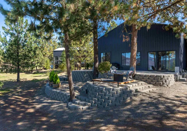 Photo 1 of Single family home for sale at 5186 Hunter Ridge Way, Hunters, WA 99137 | MLS# 202624537 | Listing updated on 2026-10-21