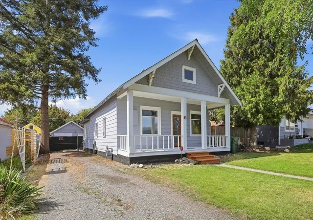 Photo 2 of Sale Pending at 2923 N Smith St, Spokane, WA 99207 | MLS# 202624538 | Listing updated on 2026-10-06