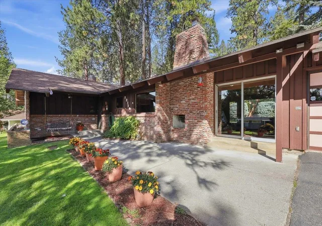 Photo 2 of Sale Pending at 12119 E 22nd Avenue, Spokane Valley, WA 99206 | MLS# 202624543 | Listing updated on 2026-09-22