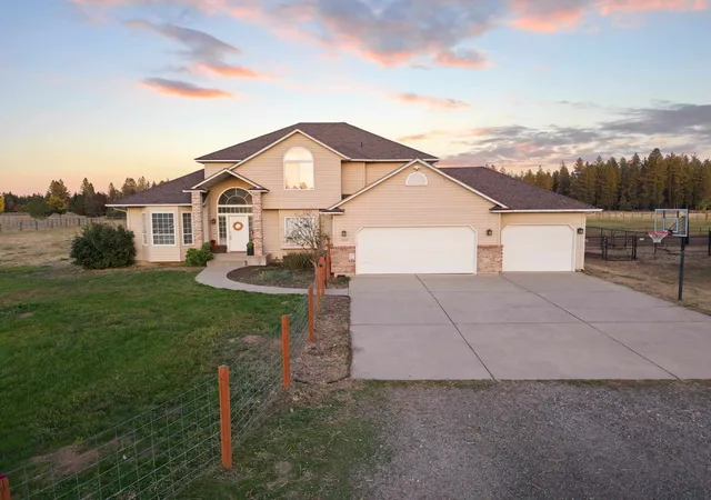 Photo 3 of Single family home for sale at 1029 W Crestview Rd, Spokane, WA 99224 | MLS# 202624549 | Listing updated on 2026-10-28