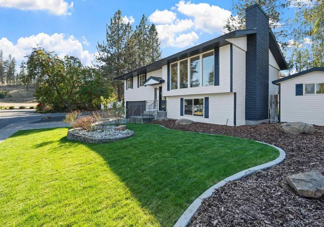 Photo 2 of Single family home for sale at 11201 N Wall St, Spokane, WA 99218 | MLS# 202624628 | Listing updated on 2026-09-22
