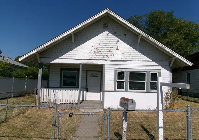 Photo 1 of Single family home for sale at 907 E Broad Ave, Spokane, WA 99207 | MLS# 202624658 | Listing updated on 2026-09-22