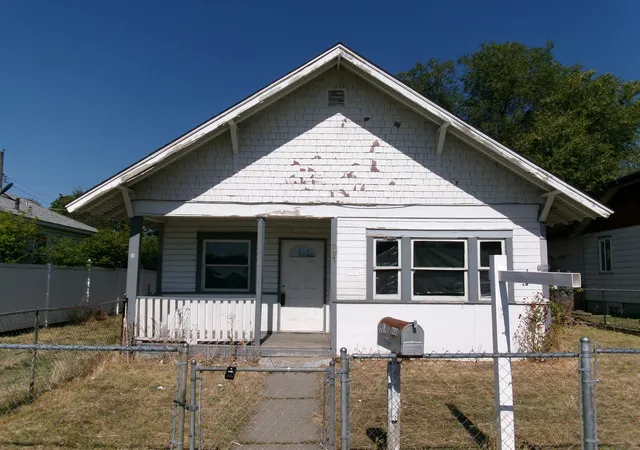 Photo 2 of Single family home for sale at 907 E Broad Ave, Spokane, WA 99207 | MLS# 202624658 | Listing updated on 2026-09-22
