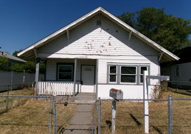 Photo 3 of Single family home for sale at 907 E Broad Ave, Spokane, WA 99207 | MLS# 202624658 | Listing updated on 2026-09-22