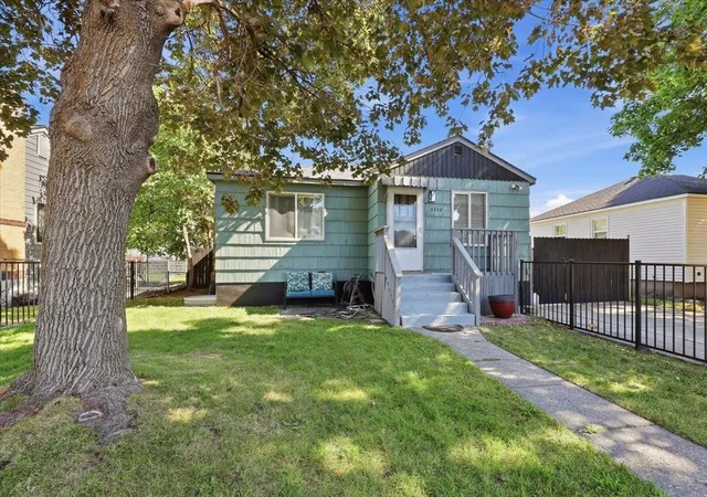 Single family home for sale at 5208 N Lincoln St, Spokane, WA 99205 | MLS# 202624676