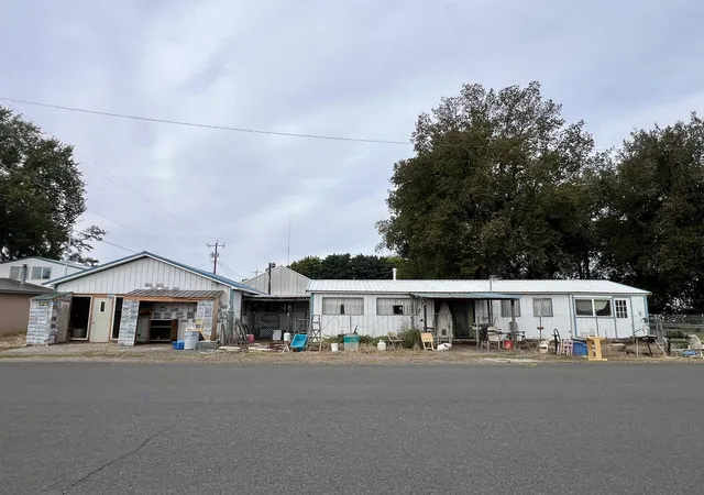 Photo 1 of Manufactured home for sale at 204 S B St, Sprague, WA 99032 | MLS# 202624677 | Listing updated on 2026-09-30