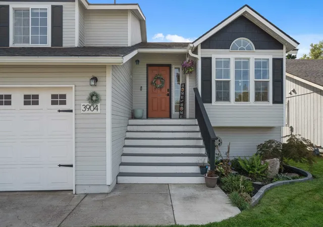 Photo 3 of Single family home for sale at 3904 E 25th Avenue, Spokane, WA 99223 | MLS# 202624698 | Listing updated on 2026-09-24