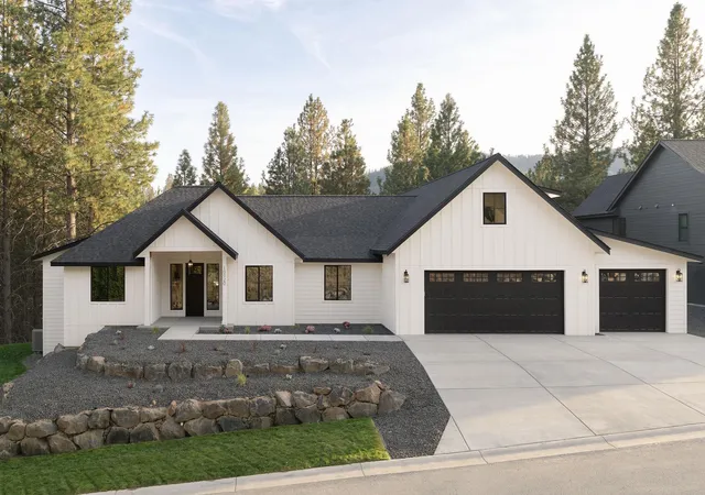 Single family home for sale at 10920 E 51st Lane, Spokane, WA 99206 | MLS# 202624708