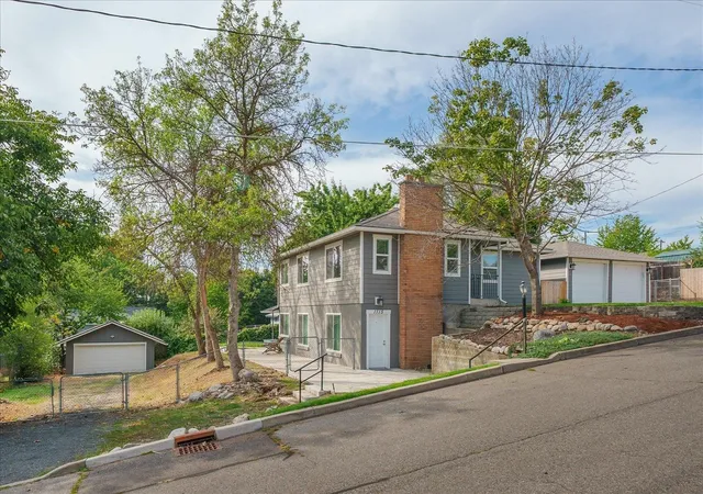 Photo 2 of Sale Pending at 1115 N Woodward Rd, Spokane Valley, WA 99206 | MLS# 202624716 | Listing updated on 2026-09-30