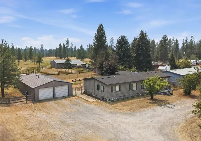 Photo 4 of Manufactured home for sale at 3210 E Denison Chattaroy Rd, Chattaroy, WA 99003 | MLS# 202624719 | Listing updated on 2026-09-26