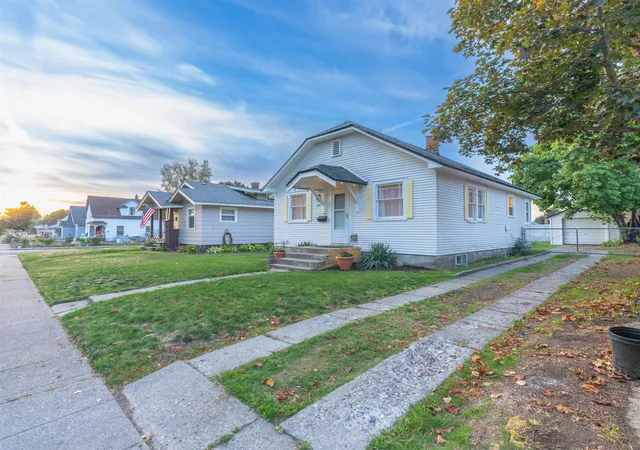 Photo 2 of Single family home for sale at 724 E Broad Ave, Spokane, WA 99207 | MLS# 202624737 | Listing updated on 2026-09-24