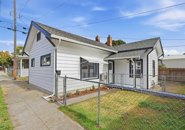 Single family home for sale at 1712 N Walnut St, Spokane, WA 99205 | MLS# 202624740