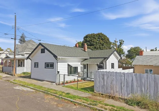 Photo 2 of Single family home for sale at 1712 N Walnut St, Spokane, WA 99205 | MLS# 202624740 | Listing updated on 2026-09-24