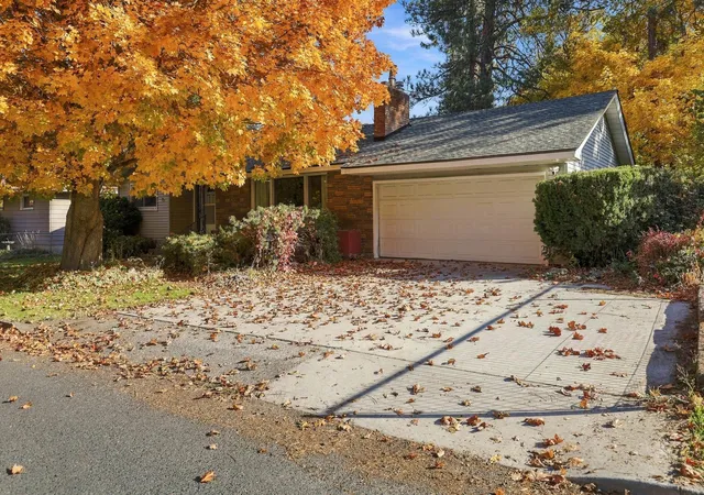 Photo 3 of Single family home for sale at 1225 S Crestline St, Spokane, WA 99202 | MLS# 202624812 | Listing updated on 2026-10-24