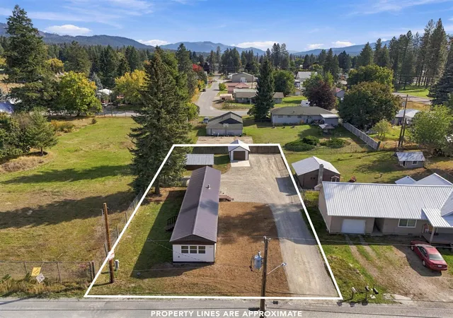 Photo 2 of Manufactured home for sale at 202 N Quail Ave, Newport, WA 99156 | MLS# 202624813 | Listing updated on 2026-09-26