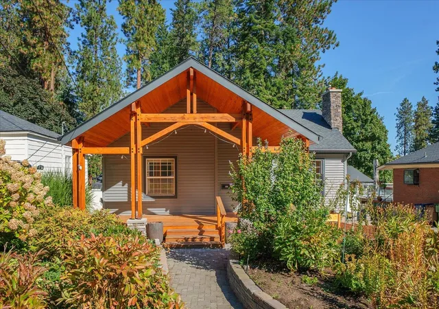 Photo 3 of Single family home for sale at 929 E 19th Avenue, Spokane, WA 99203 | MLS# 202624836 | Listing updated on 2026-10-02