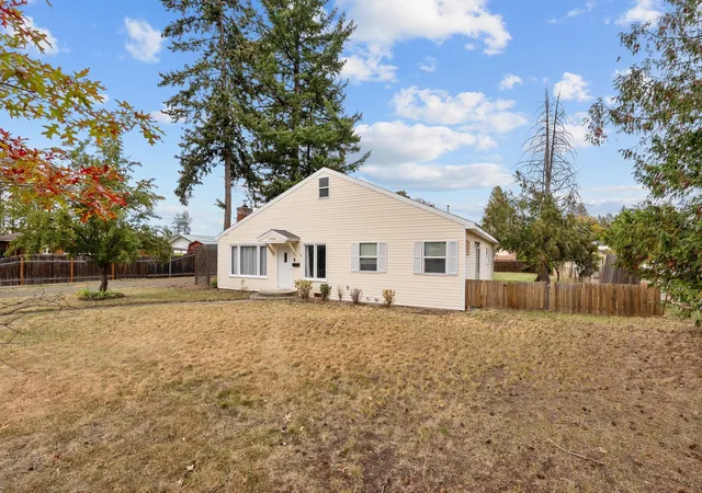 Photo 3 of Single family home for sale at 3706 W Broad Ave, Spokane, WA 99205 | MLS# 202624855 | Listing updated on 2026-10-02