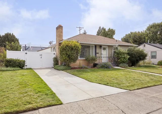Photo 2 of Single family home for sale at 4823 W Hoffman Pl, Spokane, WA 99205 | MLS# 202624871 | Listing updated on 2026-10-06