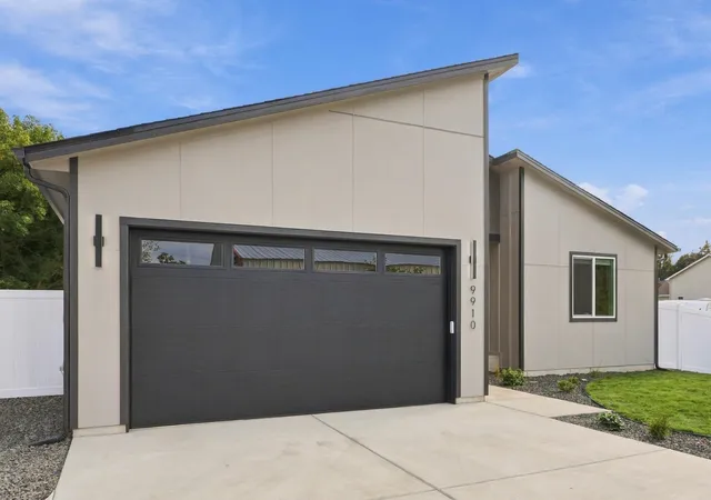 Photo 3 of Single family home for sale at 9910 E Springfield Ln, Spokane Valley, WA 99206 | MLS# 202624898 | Listing updated on 2026-10-09