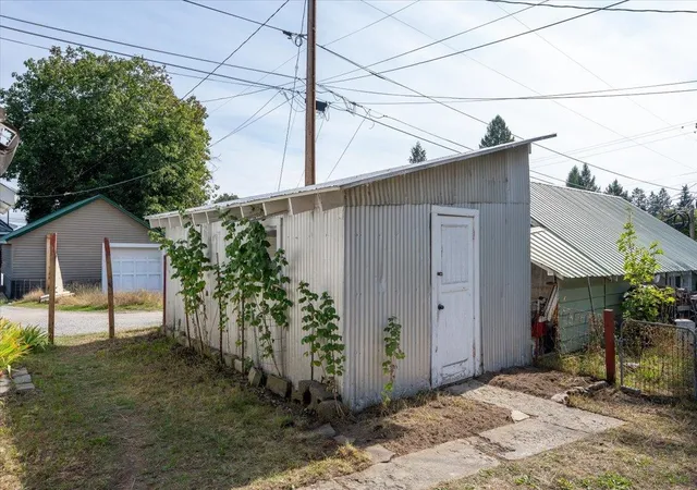 Photo 3 of Single family home for sale at 724 W 2nd Street, Newport, WA 99156 | MLS# 202624900 | Listing updated on 2026-09-26