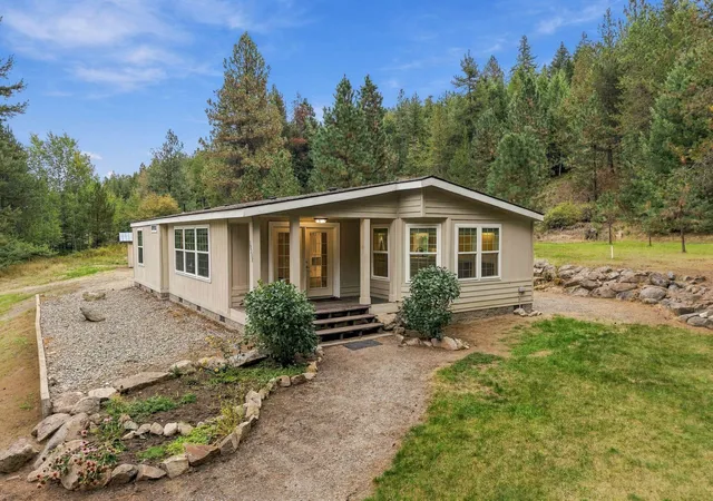 Photo 2 of Manufactured home for sale at 39208 N Elk Chattaroy Rd, Elk, WA 99009 | MLS# 202624914 | Listing updated on 2026-10-03