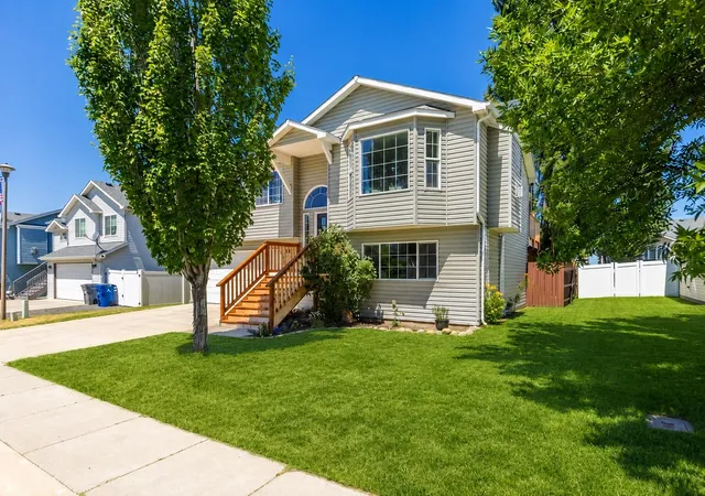 Photo 3 of Single family home for sale at 727 E Carrie Dr, Medical Lake, WA 99022 | MLS# 202624922 | Listing updated on 2026-10-05