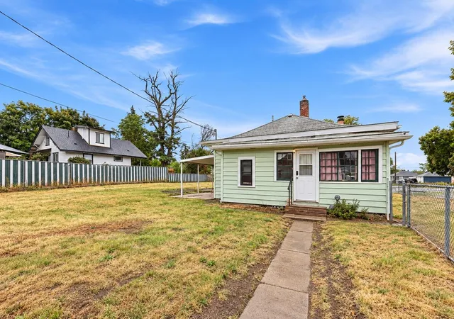 Photo 2 of Sale Pending at 1703 E Empire Ave, Spokane, WA 99207 | MLS# 202624928 | Listing updated on 2026-10-20