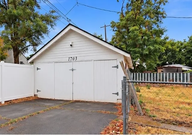 Photo 3 of Single family home for sale at 1703 E Empire Ave, Spokane, WA 99207 | MLS# 202624928 | Listing updated on 2026-10-03
