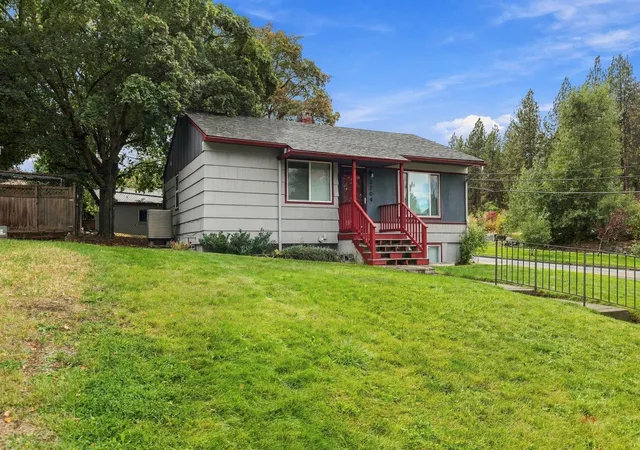 Photo 2 of Single family home for sale at 3204 E 20th Avenue, Spokane, WA 99223 | MLS# 202624935 | Listing updated on 2026-10-05