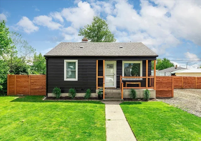 Photo 1 of Sale Pending at 524 E Garland Ave, Spokane, WA 99207 | MLS# 202624962 | Listing updated on 2026-10-06
