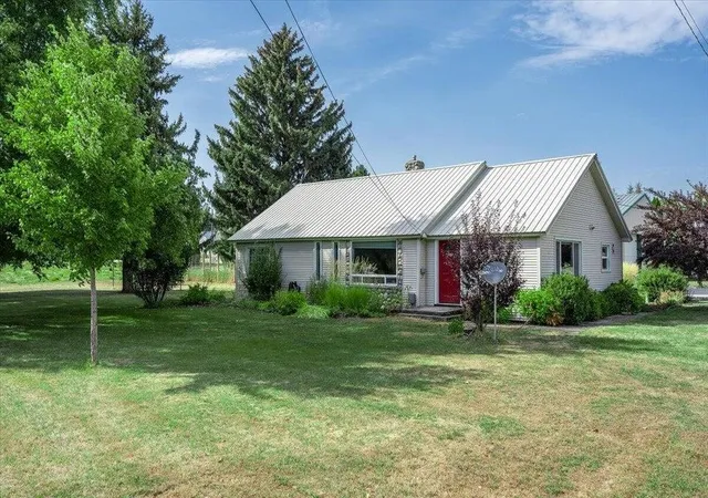 Single family home for sale at 602 W Washington Ave, Chewelah, WA 99109 | MLS# 202624991