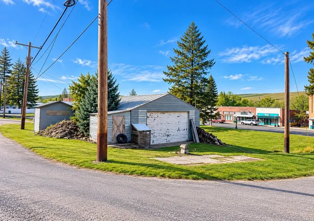 Photo 3 of Single family home for sale at 501 S Whitman St, Rosalia, WA 99170 | MLS# 202625015 | Listing updated on 2026-10-06