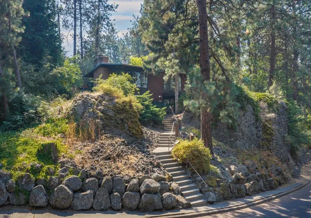Photo 2 of Sale Pending at 710 E 12th Avenue, Spokane, WA 99202 | MLS# 202625019 | Listing updated on 2026-10-05