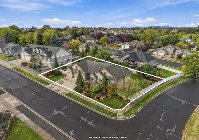 Photo 2 of Single family home for sale at 2304 W Rainier Ct, Spokane, WA 99208 | MLS# 202625028 | Listing updated on 2026-10-07