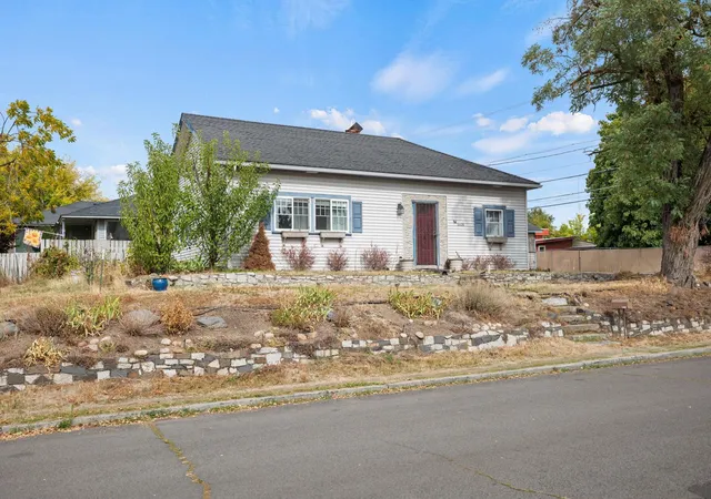 Photo 1 of Sale Pending at 1618 W Lacrosse Ave, Spokane, WA 99205 | MLS# 202625032 | Listing updated on 2026-10-05