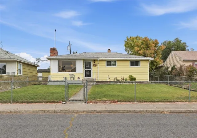 Photo 1 of Single family home for sale at 1211 E Garland Ave, Spokane, WA 99207 | MLS# 202625037 | Listing updated on 2026-10-07
