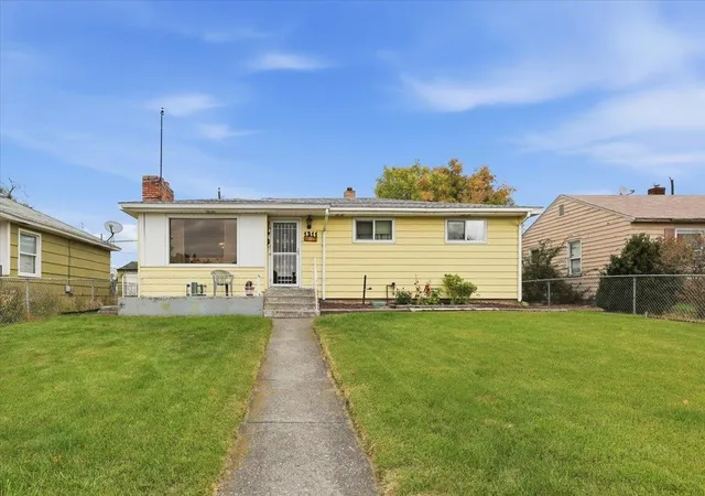 Photo 2 of Single family home for sale at 1211 E Garland Ave, Spokane, WA 99207 | MLS# 202625037 | Listing updated on 2026-10-07