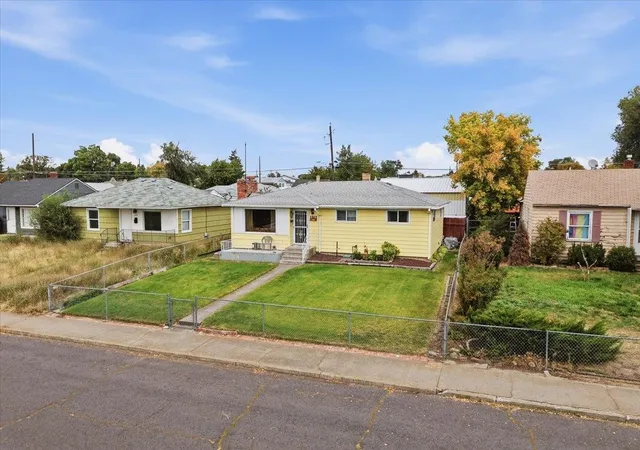 Photo 3 of Single family home for sale at 1211 E Garland Ave, Spokane, WA 99207 | MLS# 202625037 | Listing updated on 2026-10-07