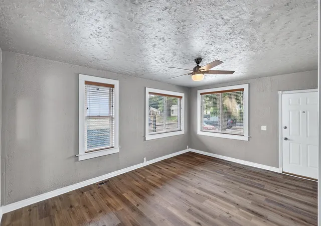 Photo 4 of Single family home for sale at 829 Crown Ave, Spokane, WA 99207 | MLS# 202625043 | Listing updated on 2026-10-07