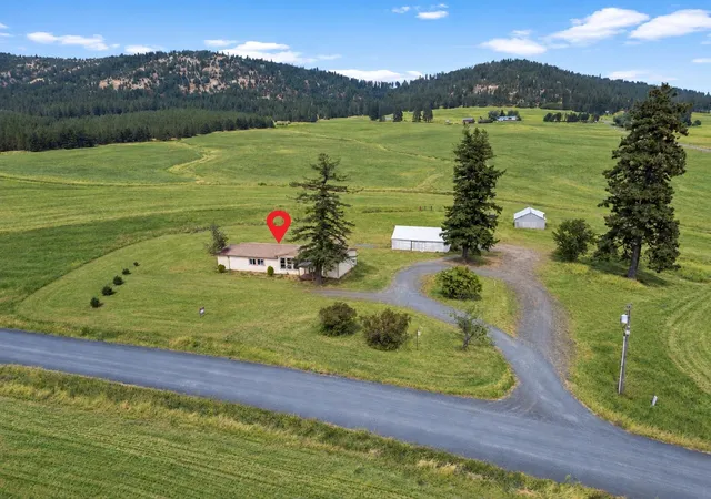 Photo 2 of Manufactured home for sale at 38521 Idaho Rd, Tekoa, WA 99033 | MLS# 202625055 | Listing updated on 2026-10-07
