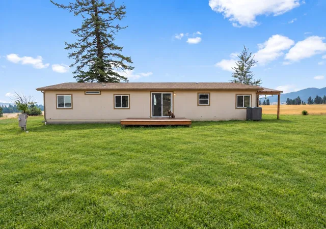 Photo 4 of Manufactured home for sale at 38521 Idaho Rd, Tekoa, WA 99033 | MLS# 202625055 | Listing updated on 2026-10-07
