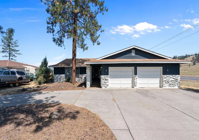 Photo 2 of Single family home for sale at 6806 W Johannsen Ave, Nine Mile Falls, WA 99026 | MLS# 202625057 | Listing updated on 2026-10-08