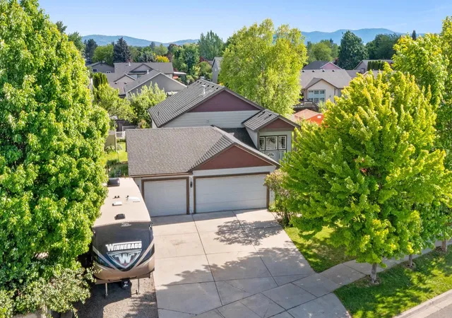 Photo 3 of Single family home for sale at 14716 E Crown Ave, Spokane Valley, WA 99216 | MLS# 202625060 | Listing updated on 2026-10-08