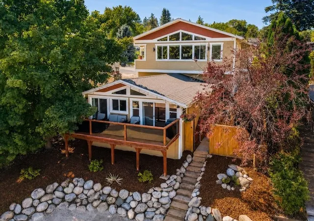 Photo 2 of Single family home for sale at 902 S Liberty Dr, Liberty Lake, WA 99019 | MLS# 202625080 | Listing updated on 2026-10-02
