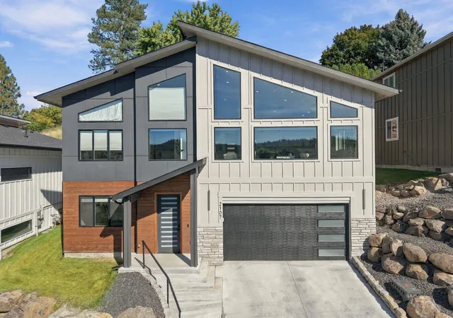 Photo 1 of Single family home for sale at 2107 E Turnberry Ln, Spokane, WA 99223 | MLS# 202625090 | Listing updated on 2026-10-08