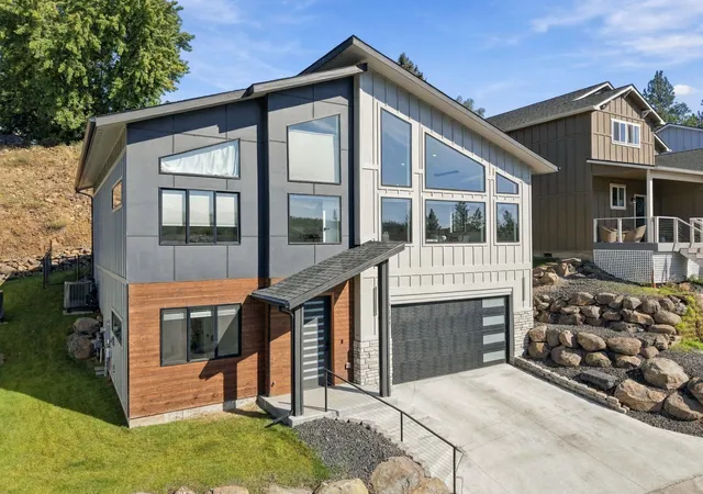 Photo 2 of Single family home for sale at 2107 E Turnberry Ln, Spokane, WA 99223 | MLS# 202625090 | Listing updated on 2026-10-08