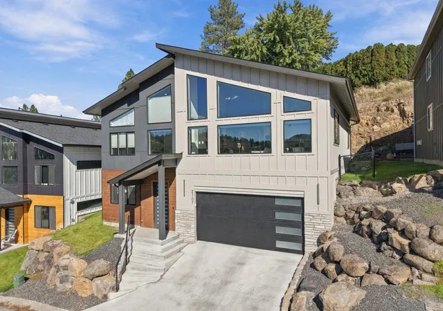 Photo 3 of Single family home for sale at 2107 E Turnberry Ln, Spokane, WA 99223 | MLS# 202625090 | Listing updated on 2026-10-08