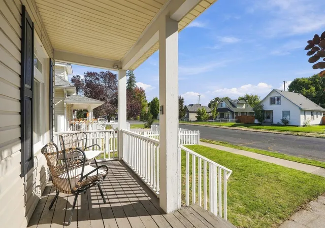 Photo 2 of Single family home for sale at 1118 W Jackson Ave, Spokane, WA 99205 | MLS# 202625095 | Listing updated on 2026-10-09