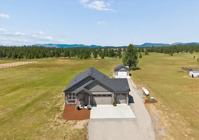 Photo 2 of Single family home for sale at 40215 N Sunnyside Ln, Deer Park, WA 99006 | MLS# 202625096 | Listing updated on 2026-10-01